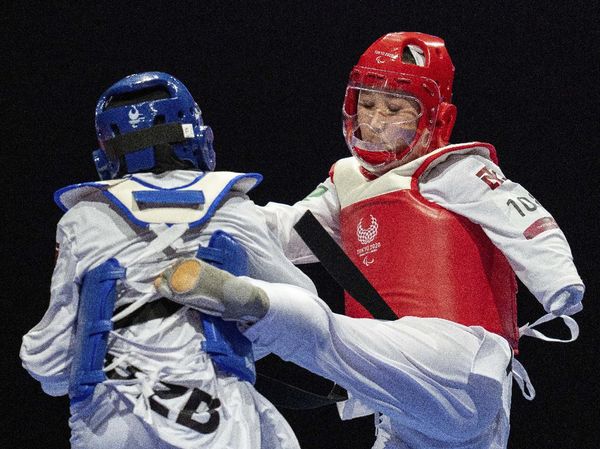 Melihat Atlet Taekwondo Afghanistan Zakia Khudadadi Beraksi