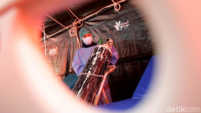 RSUD Cipayung menyediakan RS Lapangan khusus COVID-19 guna mengantisipasi terjadinya lonjakan kasus virus Corona. Seperti apa penampakannya? Lihat yuk.