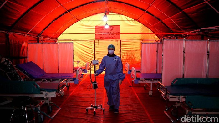 RSUD Cipayung menyediakan RS Lapangan khusus COVID-19 guna mengantisipasi terjadinya lonjakan kasus virus Corona. Seperti apa penampakannya? Lihat yuk.