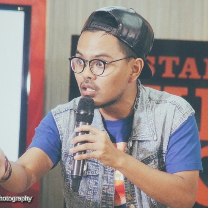 Momen Coki Pardede Sarapan Nasi Babi dan Minum Segarnya Es Campur Momen Coki Pardede Sarapan Nasi Babi dan Minum Segarnya Es Campur