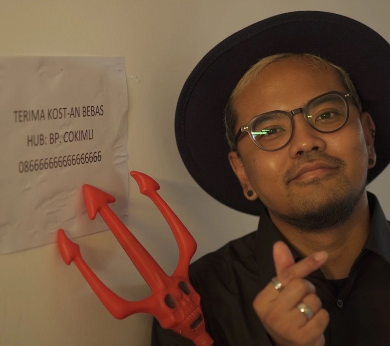 Momen Coki Pardede Sarapan Nasi Babi dan Minum Segarnya Es Campur