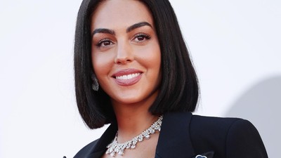 Potret Cantik Pacar CR7 Georgina Rodriguez dengan Rambut Pendek