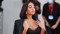 Georgina Rodriguez sudah beberapa kali menjalani sesi foto dengan penampilan barunya tersebut. Foto: Pascal Le Segretain/Getty Images