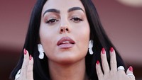 Keuletan Georgina membuat dirinya bisa diterima di toko brand mewah seperti Gucci. Foto: Pascal Le Segretain/Getty Images