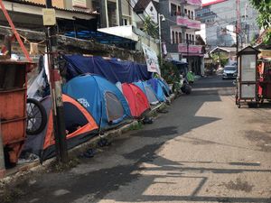 Pencari Suaka WN Afghanistan Masih Bertahan di Tenda Kawasan Kebon Sirih