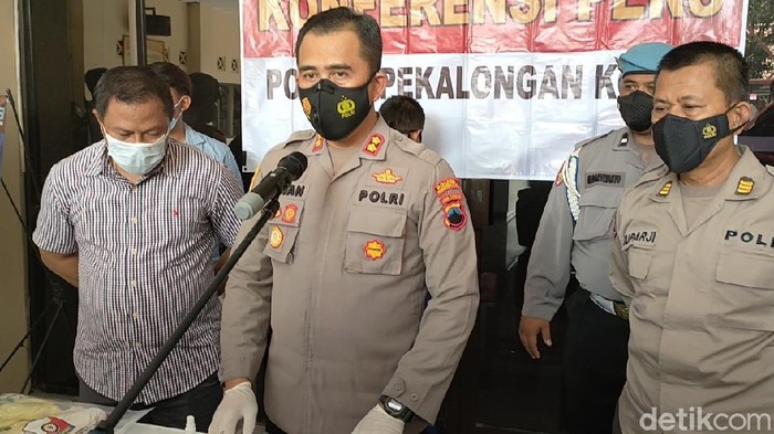 Pers rilis kasus ayah setubuhi anak kandung, di Mapolres Pekalongan Kota, Kamis (2/9/2021).