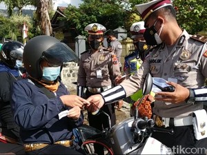 Pengendara di Pacitan yang Tertib Lalu Lintas Berpeluang Dapat Hadiah