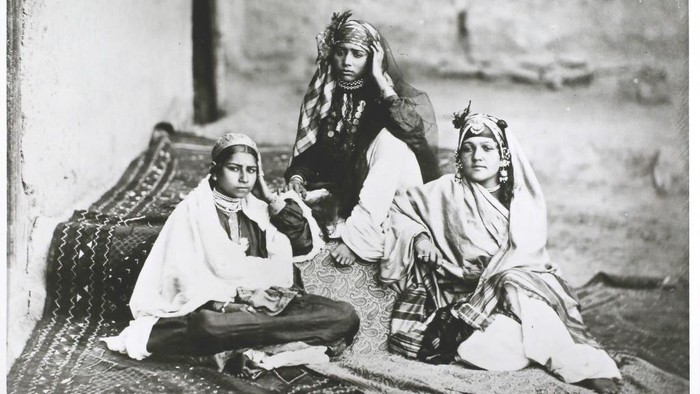 Potret Kehidupan Wanita Afghanistan Sebelum Dikuasai Taliban Nasib perempuan di Afghanistan jadi sorotan usai Taliban kembali kuasai negara itu. Lantas bagaimana kehidupan perempuan Afghanistan sebelum dikuasai Taliban?