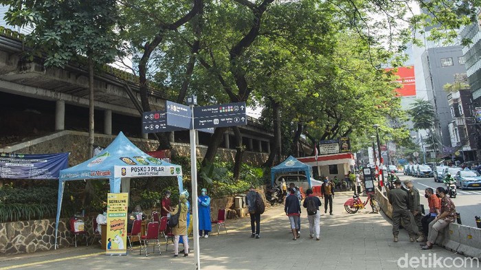 Puskesmas Menteng melakukan jemput bola tes swab COVID-19. Bagi anda yang ini tes swab yuk datangi lokasi Seruling (swab seru keliling).