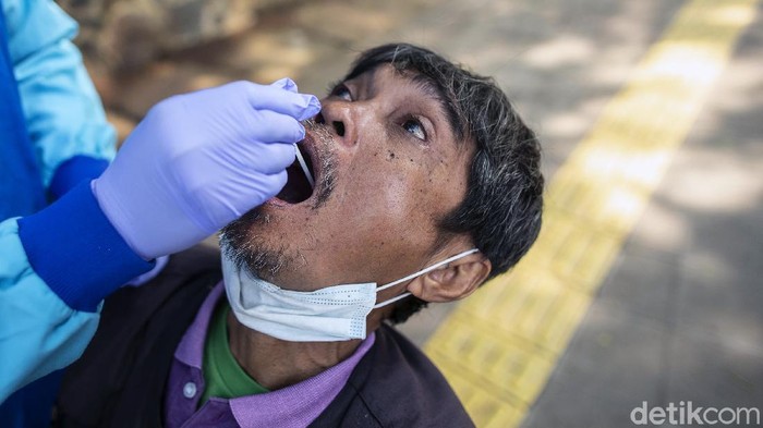 Puskesmas Jemput Bola Tes Swab COVID-19 Puskesmas Menteng melakukan jemput bola tes swab COVID-19. Bagi anda yang ini tes swab yuk datangi lokasi Seruling (swab seru keliling).