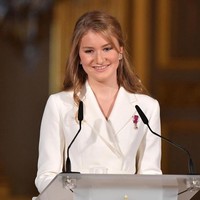 Putri Elisabeth adalah anak sulung dari Pangeran Phillippe dan Ratu Mathilde. Calon penerus tahta kerajaan Belgia tersebut sudah beranjak dewasa. Baru-baru ini ia mengumumkan akan masuk Universitas Oxford. Foto: Instagram @beligianroyalpalace