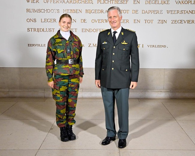 Putri Elisabeth juga pernah jadi perbincangan ketika masuk Royal Military Academy. Ia mengikuti jejak ayahnya yang juga pernah menimba ilmu militer di sana ketika remaja. Foto: Instagram @beligianroyalpalace