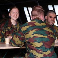 Dalam sejumlah foto yang beredar, wanita dengan gelar Duchess of Brabant itu tampak tak ragu untuk mengikuti latihan fisik. Foto: Instagram @beligianroyalpalace