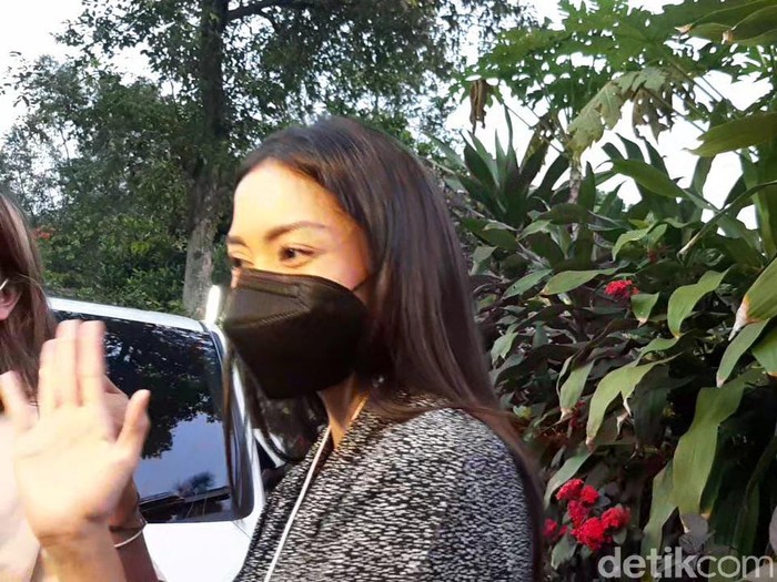 Ririn Dwi Ariyanti Ririn Dwi Ariyanti angkat bicara soal perceraiannya dengan Aldi Bragi