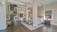 Mengutip CNBC, Kamis (2/9/2021), rumah besar dengan 28 kamar yang terletak di 83 North Woodland St. di Englewood, New Jersey ini dikenal sebagai Gloria Crest Estate pernah dijual dengan harga US$ 39 juta atau sekitar Rp 561,6 miliar (dengan kurs Rp 14.400). 