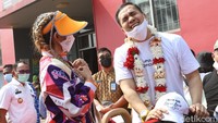 Saipul Jamil langsung menyanyikan lagu terbarunya yang diciptakannya di penjara. Foto: Palevi/detikhot