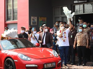 Saipul Jamil Bebas, Dijemput Naik Mobil Sport Porsche Boxster