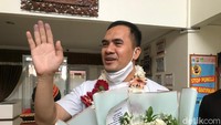 Saipul Jamil mengaku senang akhirnya bisa menghirup udara kebebasan. Foto: Hanif/detikHOT