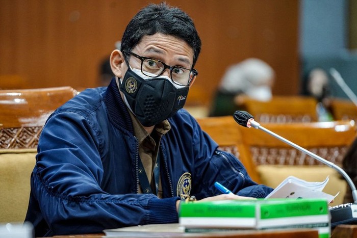 Sandiaga dan Angela saat rapat dengan Komisi X DPR.