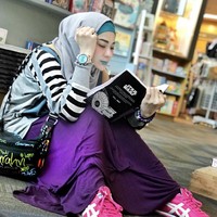 Syarifah Helfira Djamaluleil atau disapa sebagai Sarah Vi dikenal sejak memerankan tokoh Inem di Inem Pelayan Seksi. Namun kini Sarah Vi kini sudah tak aktif di dunia hiburan Tanah Air. Foto: Dok. Instagram @sarahvi_.