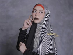 8 Gaya Terbaru Sarah Vi Pakai Hijab Matching dengan Lipstik, Bikin Pangling