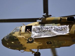 Taliban Ganti Bendera Afghanistan, Pesawat Boeing 737-800 China Jatuh!