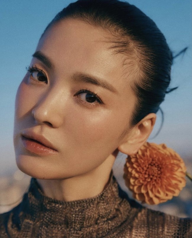 Song Hye Kyo pun mengungkap alasannya mengunggah foto langit dan pemandangan hijau di akun Instagram. Ia merasa terbebani bila hanya mengunggah foto wajahnya. Foto: dok. Instagram kyo1122