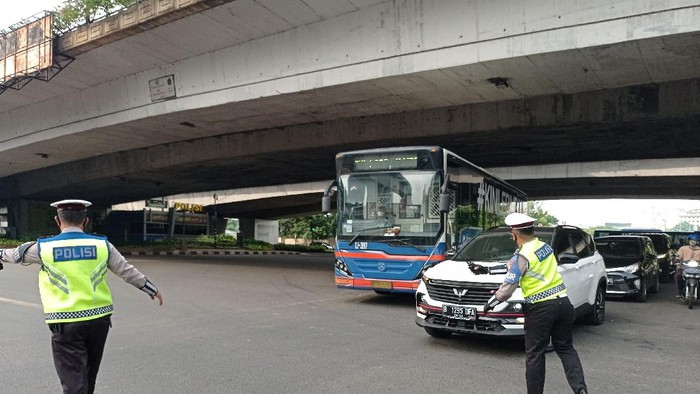 Suasana Ganjil Genap di Jl Rasuna Said