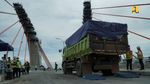 Wow! Jembatan Sei Alalak Gendong 32 Truk Jumbo