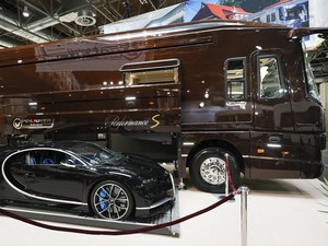 Bus Mewah Rp 110 M, Perutnya Bisa Jadi Garasi Bugatti Chiron