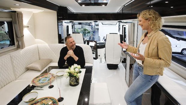 Bus Mewah Volkner Performance S
