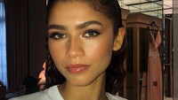 Sejak main bareng di Spider-Man: Homecoming, keduanya memang selalu digosipkan pacaran. (Foto: dok. Instagram @zendaya) 