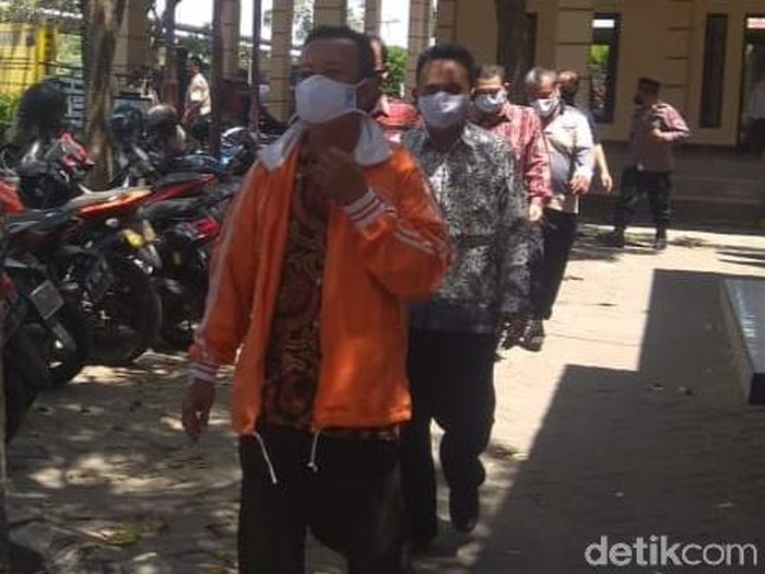 17 Tersangka Kasus Suap Jabatan Kades Diperiksa di Mapolres Probolinggo