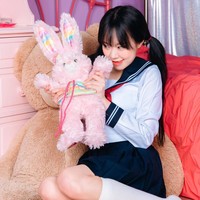 Ketika kontroversinya semakin banyak dibicarakan, ia menulis permintaan maaf yang sebenarnya tidak perlu dilakukan. Aku minta aku terlihat jelek, tulisnya selagi menambahkan emoticon wajah menangis. Foto: Instagram @hide_on_tomato