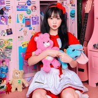 Tampaknya banyak netizen terbiasa melihat penampilannya di media sosial. Bukan rahasia lagi jika setiap orang ingin terlihat yang terbaik ketika memamerkan penampilan mereka ke publik baik. Karena itu, tidak aneh jika para selebgram kerap menggunakan makeup atau efek sebelum mengunggahnya. Foto: Instagram @hide_on_tomato