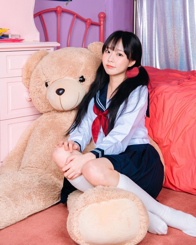 BJ Tomato adalah seorang BJ atau Broadcast Jockey yang cukup terkenal di Korea. Ia populer di antara para penggemar pria karena pesonanya yang imut. Foto: Instagram @hide_on_tomato