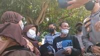 Wirdhanto mengatakan harapannya, agar Iwan tak kesulitan lagi harus mendorong kursi roda jika mengantar Putri dan Dewi beraktivitas. Iwan, sang ayah mengatakan, dia cukup kesulitan untuk mengantar Putri dan Dewi beraktivitas. Sebab, moda transportasi yang dia punya tidak menunjang.