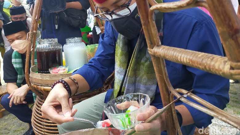 Buat Selendang Mayang, Sandiaga Uno: Bikin Mabuk Kepayang Buat Selendang Mayang, Sandiaga Uno: Bikin Mabuk Kepayang