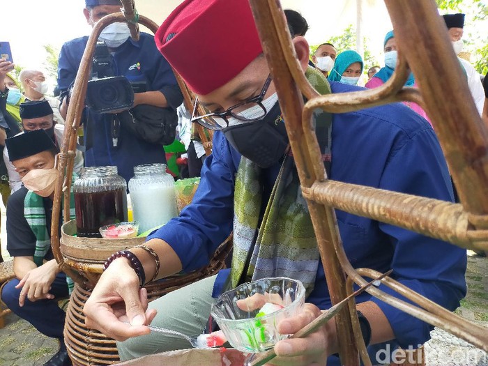 Buat Selendang Mayang, Sandiaga Uno: Bikin Mabuk Kepayang