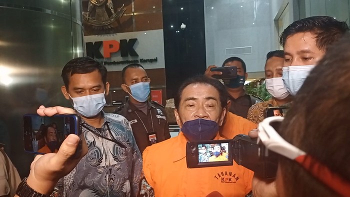 Bupati Banjarnegara saat ditahan KPK (Azhar-detikcom)