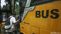 Bus yang digunakan berbeda dengan bus untuk penanganan COVID-19. 