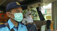 Baik Pengemudi dan asisten pengemudi telah diberikan pelatihan terkait penerapan protokol kesehatan dalam bus sekolah. Selain itu, kapasitas bus sekolah juga hanya 50 persen.