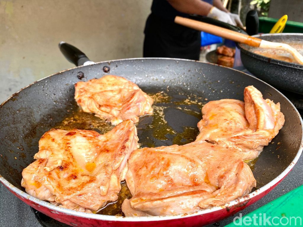 Chicken Steak Pak Madi: Empuk Juicy Chicken Steak buatan Mantan Chef Pejabat
