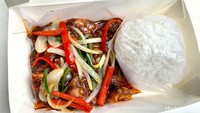 Menu chicken steak pak Madi menggunakan daging ayam bagian paha. Sementara menu chicken blackpepper menggunakan daging dada. Meski begitu semua dagingnya terasa empuk dan juicy. Foto: detikcom/Riska Fitria