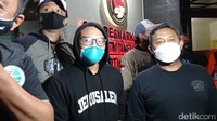 Coki Pardede ditangkap, Rabu (1/9/2021) bersama dengan seorang perempuan bernama Welly yang diduga sebagai penyuplai. Foto: Desi/detikHOT