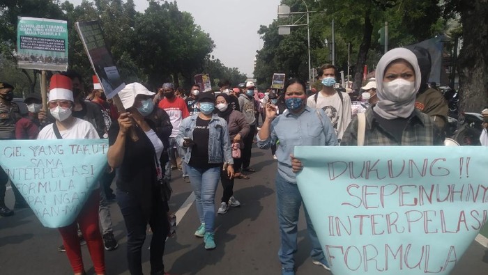 Demonstrasi tolak Formula E dan dukung interpelasi Gubernur DKI Jakarta Anies Baswedan