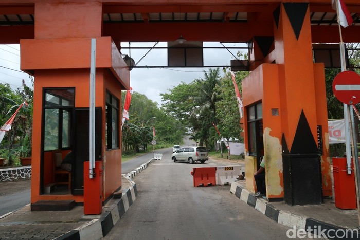 Dispar cegat wisatawan di TPR Baron