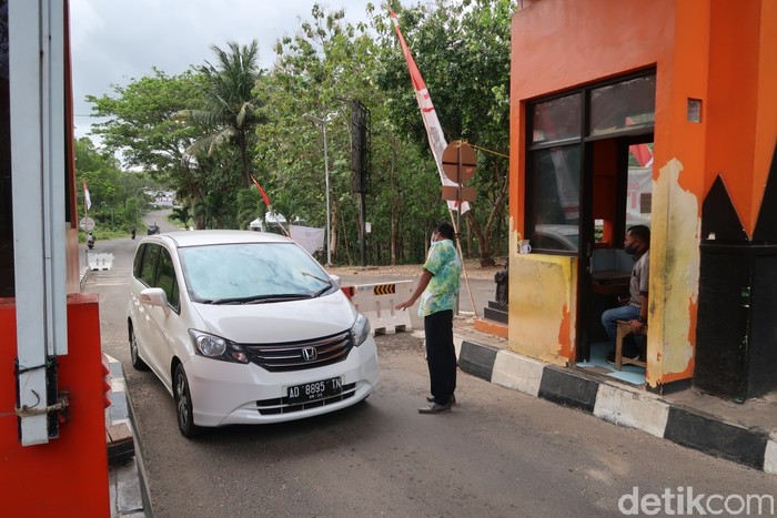 Dispar cegat wisatawan di TPR Baron