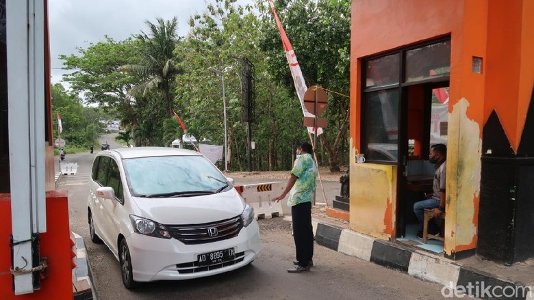 Dispar cegat wisatawan di TPR Baron Dispar cegat wisatawan di TPR Baron