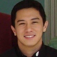 Seperti dikutip dari Philstar, pastor Ferdinand Santos sendiri menjelaskan di akun Facebooknya bahwa foto-fotonya yang viral itu bukanlah hasil editan, melainkan memang telah diambil beberapa tahun yang lalu. Pastor asal Filipina itu menyebut bahwa itu adalah foto-fotonya 17 tahun yang lalu dan dirinya tidak memiliki waktu untuk disia-siakan hanya untuk mengedit fotonya tersebut. Foto: Facebook